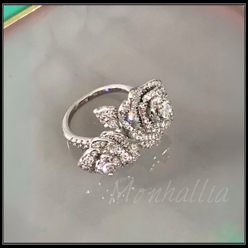 NEW SILVER SIMULATED DIAMOND DAZZLING ROSE STATEMENT CHUNKY RING - Picture 4 of 4